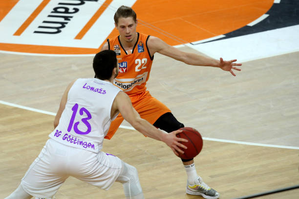 这位年轻球 这位年轻球